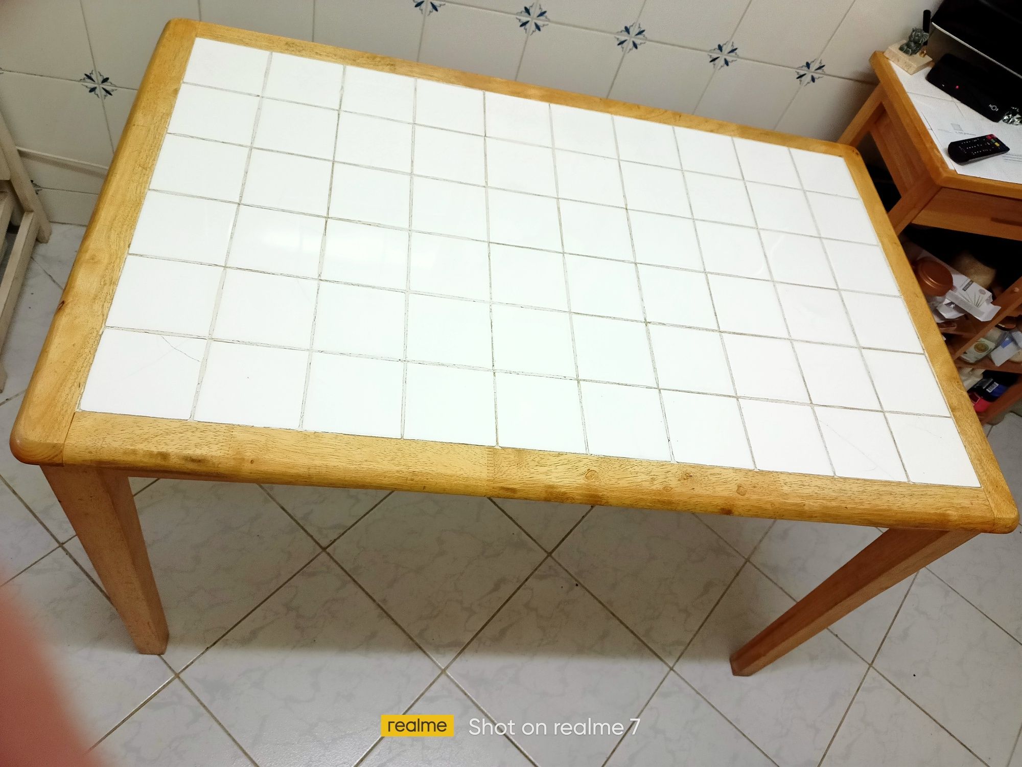 Mesa de cozinha revestimento em azulejo