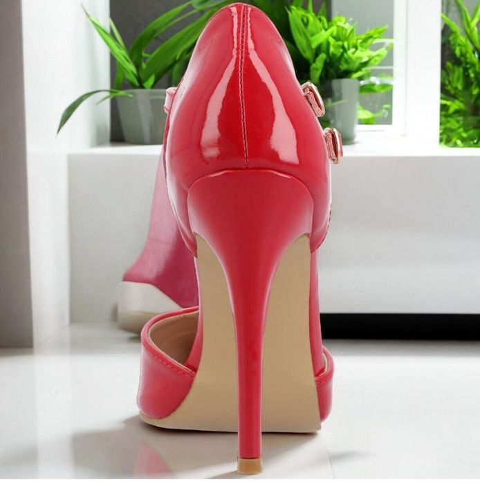 Продам туфли женские. Караловые. Новые.