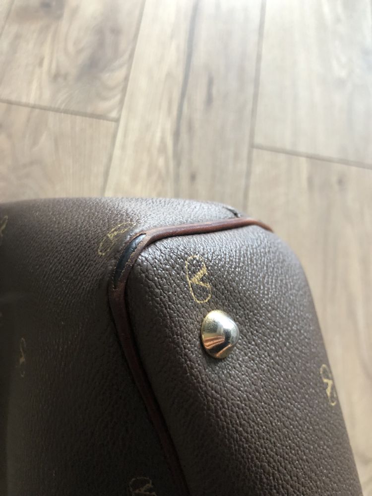 Brązowa torebka made in italy „V”