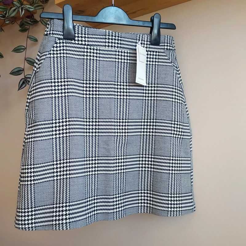 Spódniczka krótka mini 36 S Resered + sweter rozpinany kardigan