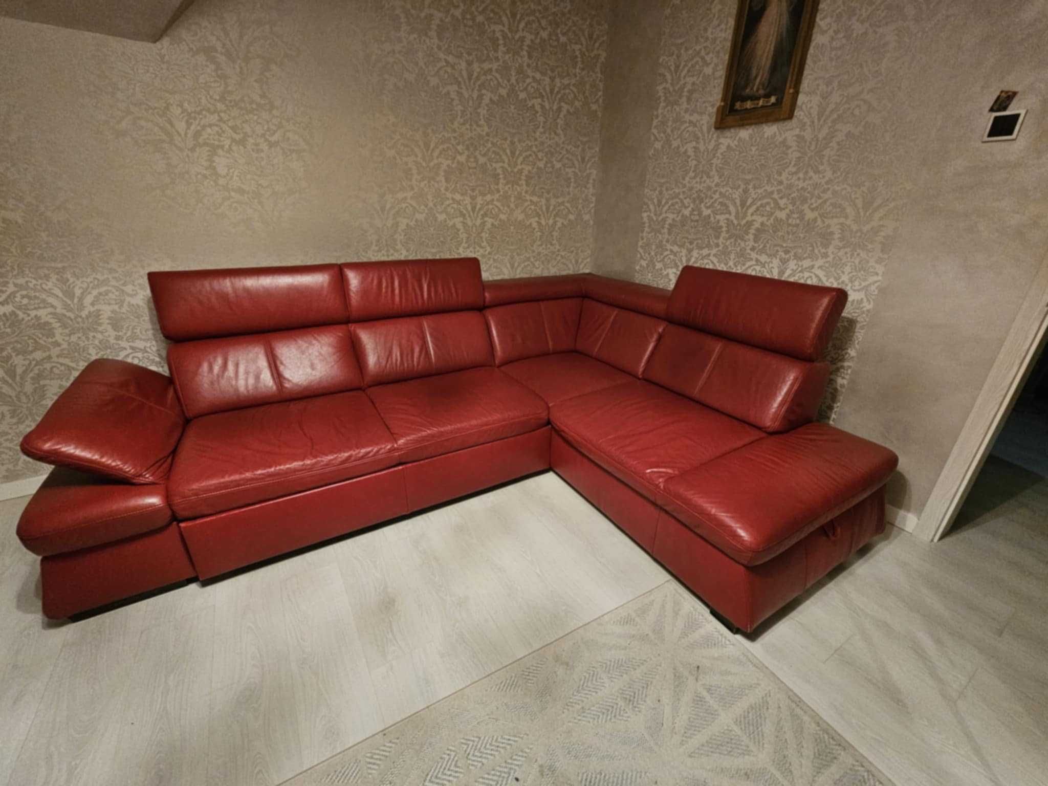 Czerwona skórzana sofa narożna z funkcją spania i pojemnym schowkiem