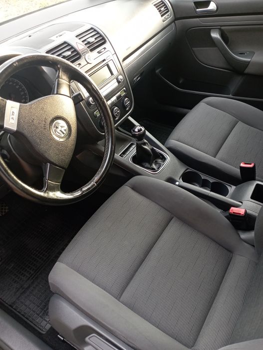 Volkswagen Golf 5 w sam raz na pierwszy samochód dla młodego kierowcy