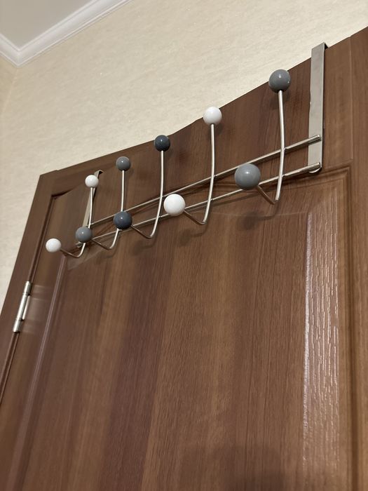 Універсальна двірна вішалка