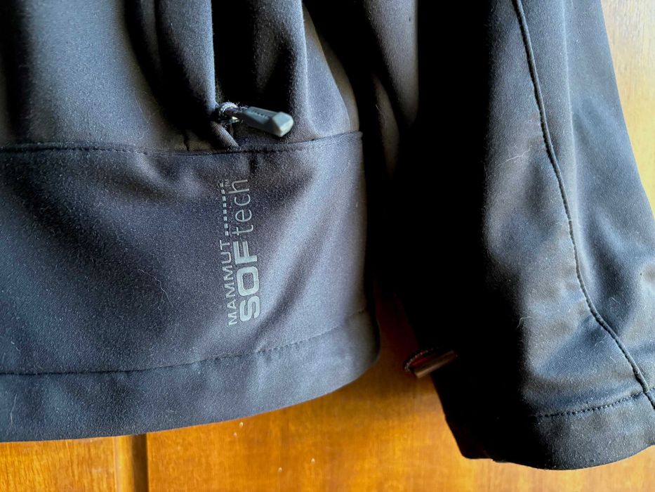Czarna kurtka typu Softshell Mammut rozm. L