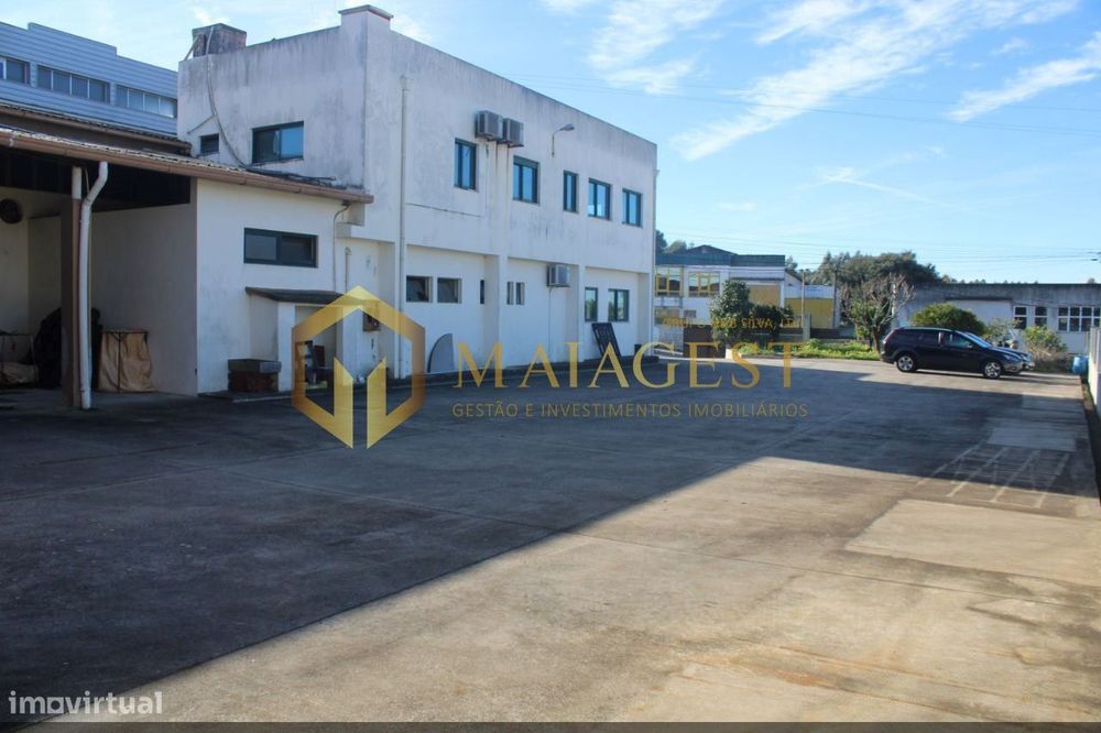 Armazém Industrial em Lourosa
