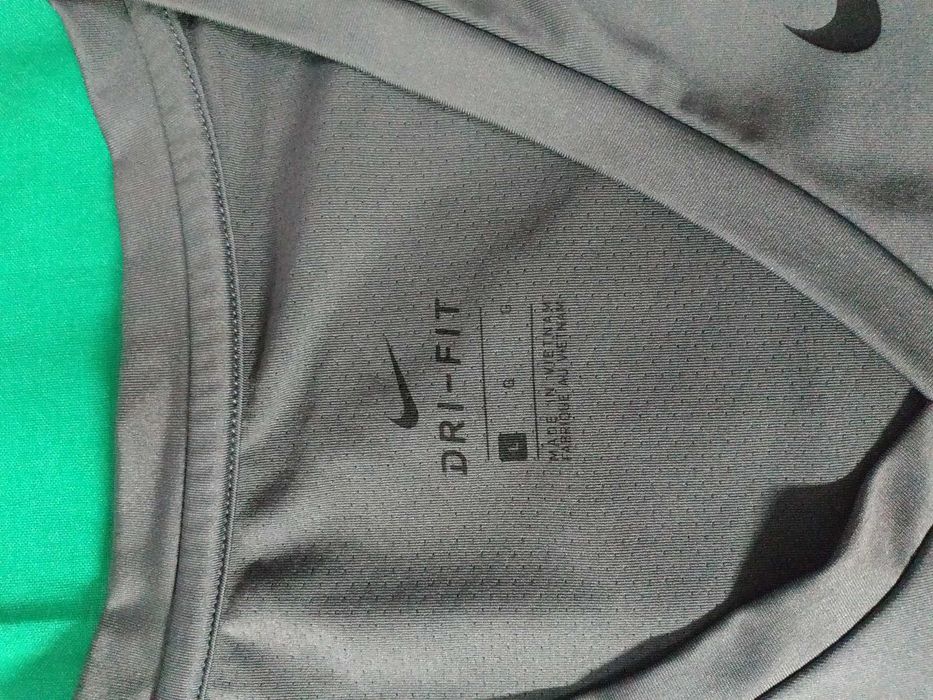 Футболка спортивна жіноча Nike