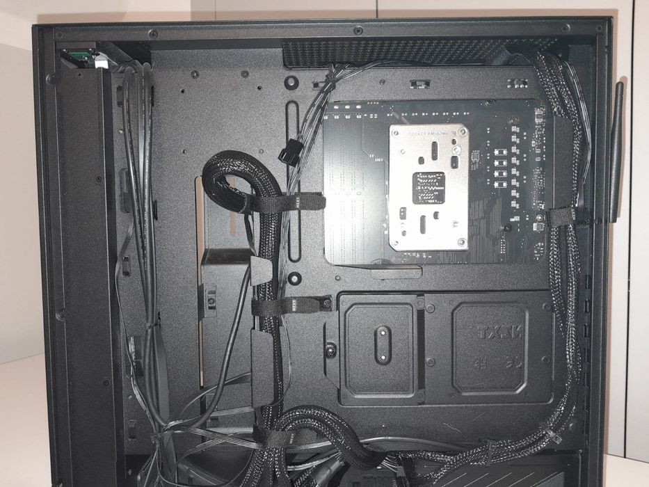 Komputer gamingowy/ ryzen 5/ rx 9070 xt