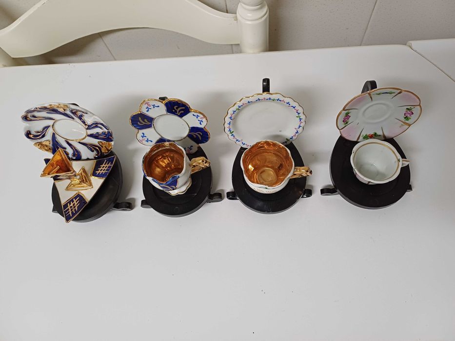 Chávenas de colecção 4 unidades completas