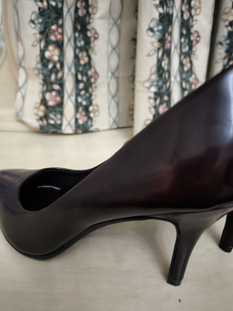 Женские туфли на шпильке( темно вишневый)850гр