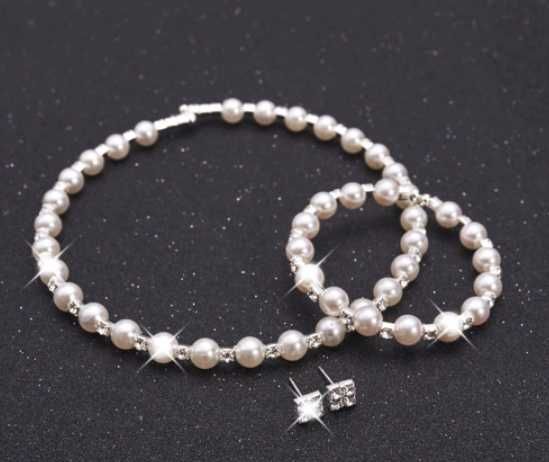 Białe perły  - zestaw  sztucznej biżuteririi - naszyjnik , bransoletka