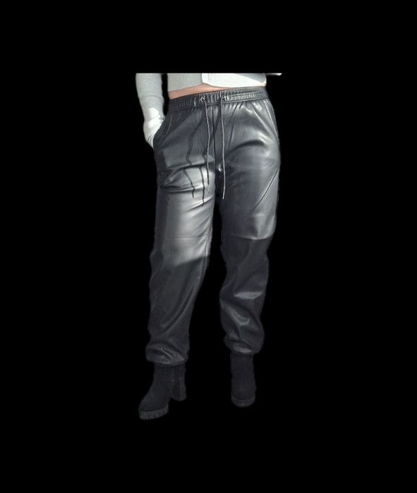 Joggery damskie ekoskóra Stradivarius rozm S