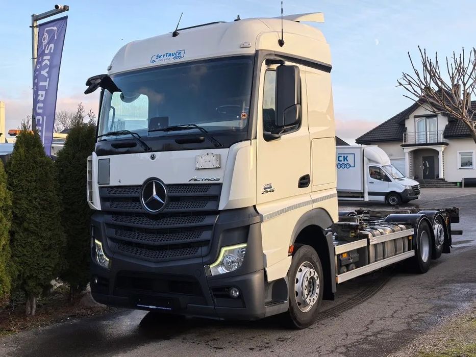 Mercedes-Benz Actros 2545 * Rozstaw 4900mm * Standard * MP5 z lusterkami *  Rama Multi * Dwa zaczepy * Import DE *