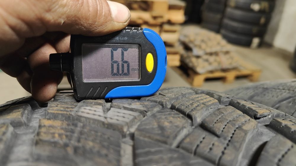 255/55r19 Goodyear UltraGrip Performance dot 2721