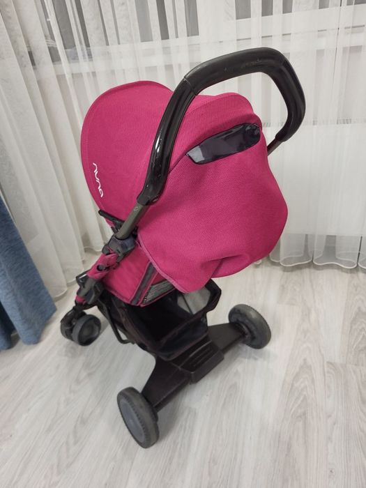 Дитяча прогулянкова коляска для дівчинки Nuna