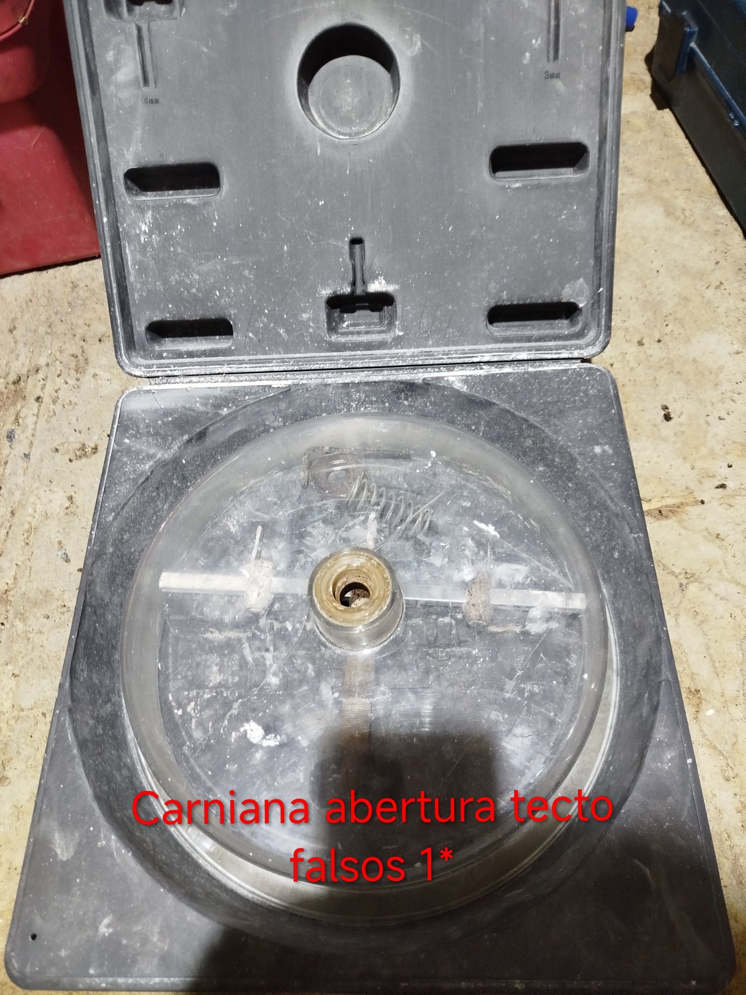 Vende-se conjunto de máquinas e ferramentas