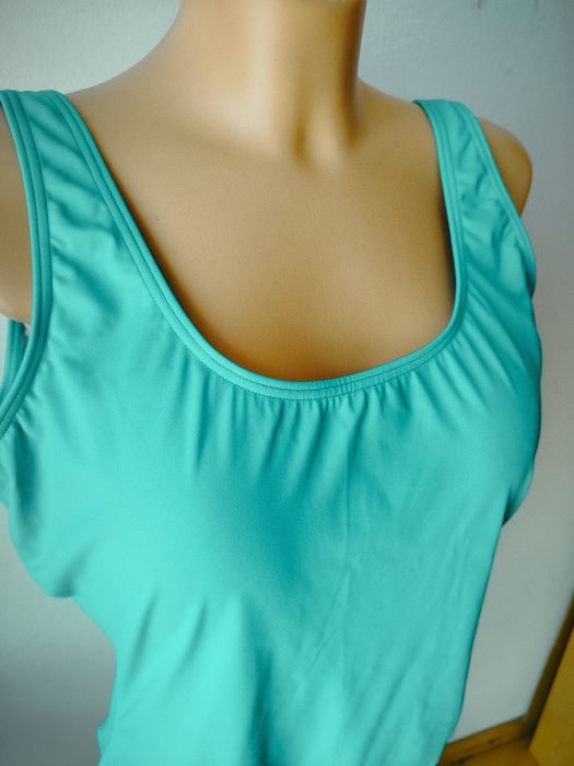 Miętowy strój kąpielowy modelujący 44..