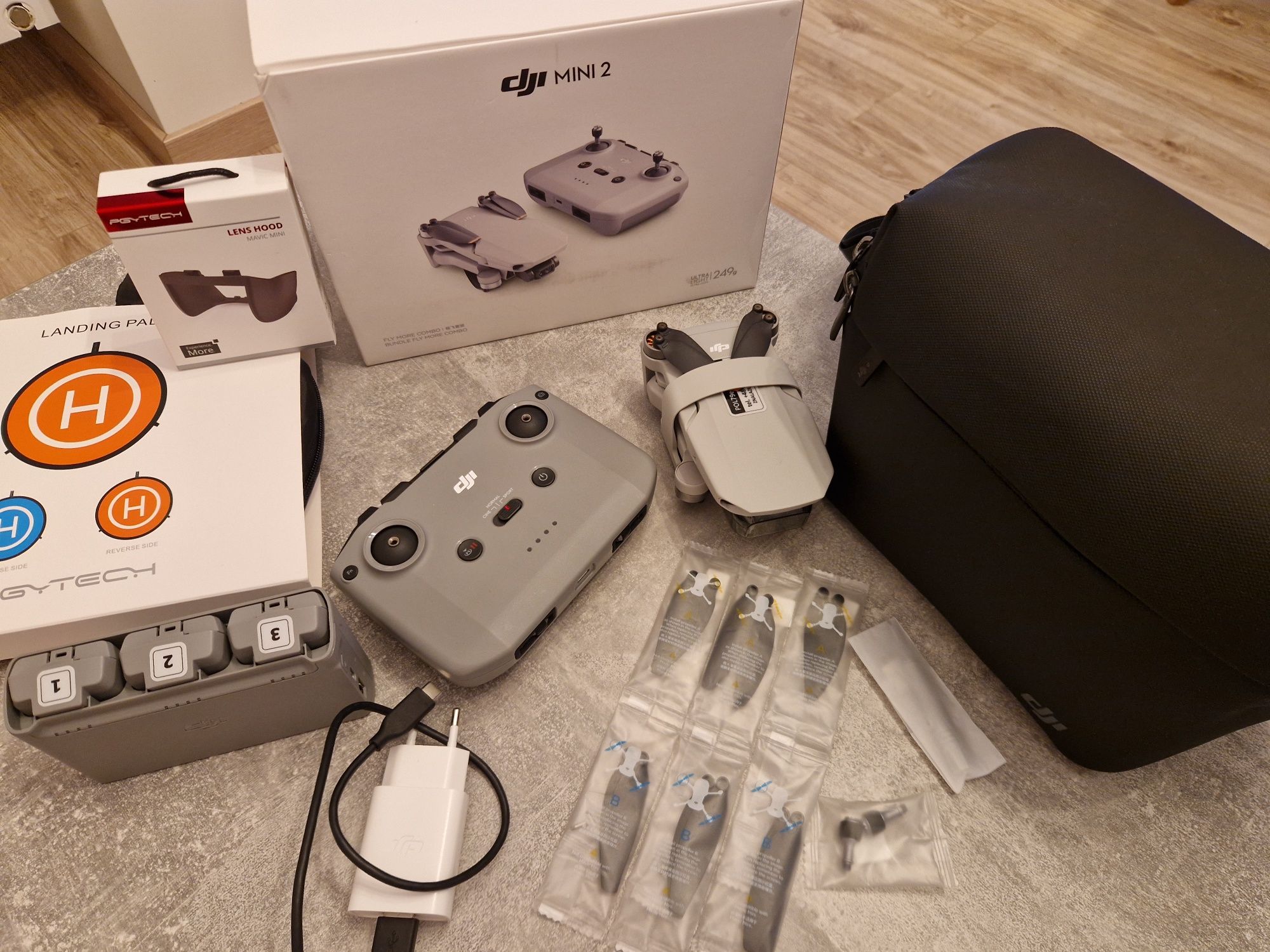 DJI Mini 2 Fly More Combo + Akcesoria | Stan idealny | Jak nowy