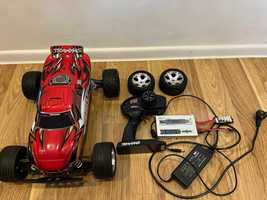 Traxxas Rustler 2WD - silnik bezszczotkowy Leopard, ładowarka Ecube.