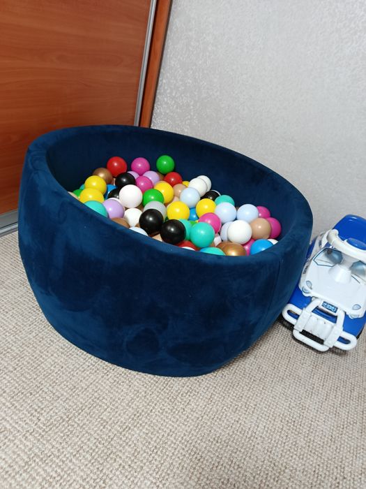 Сухий басейн з кульками
