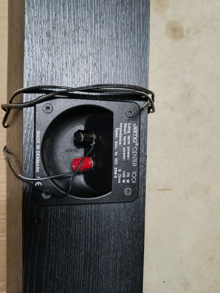 Coluna interior JAMO 100i