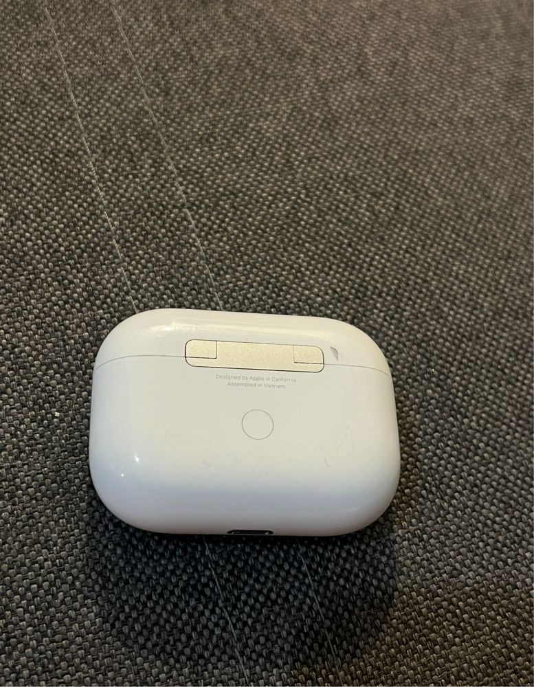 Продам кейс airpods pro original