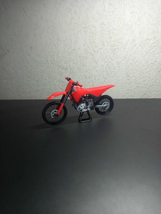 Honda CRF250R - Model