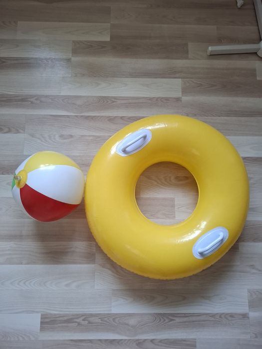 Zestaw koło do pływania + piłka plażowa