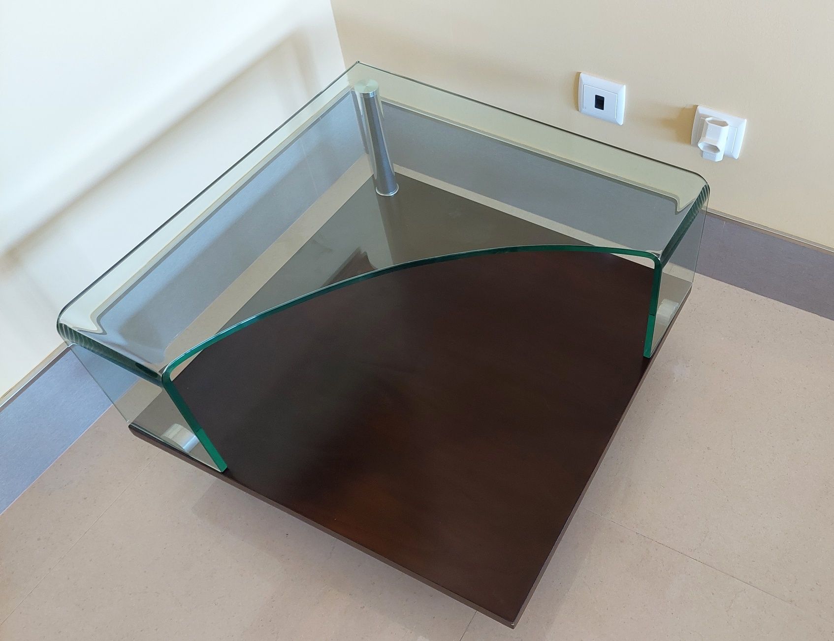 Mesa quadrada em vidro