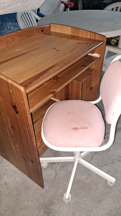 Secretaria + cadeira de criança excelente material