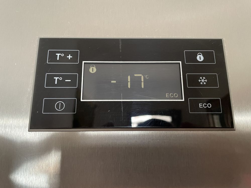 Arca congeladora vertical no frost Fagor ZFK1745X