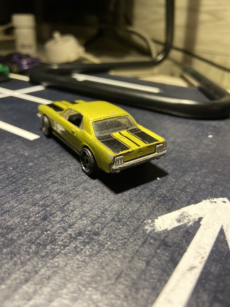 VINTAGE 1965 Mustang - 1983 - Hotwheel - open hood