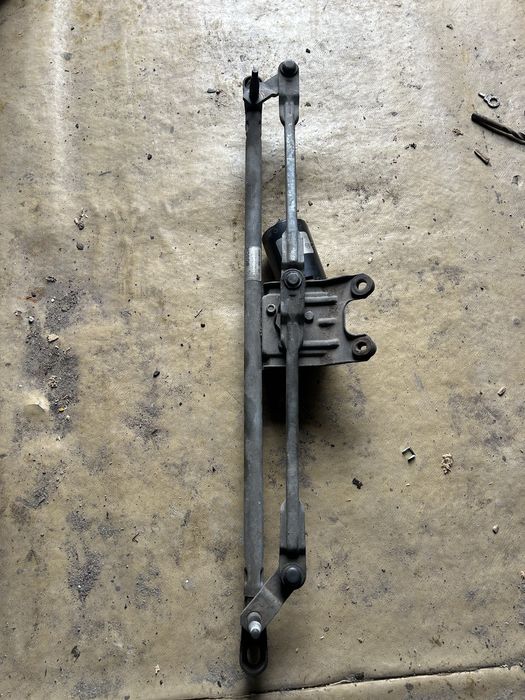 Трапеция дворников Мерседес мл163 в хорошем состоянии