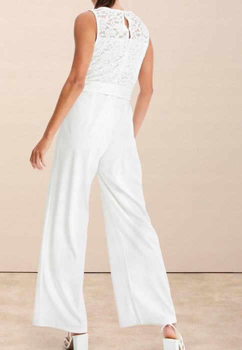 B.P.C kombinezon biały z koronką ^42