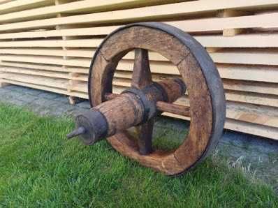 Oryginalne drewniane koło do taczki