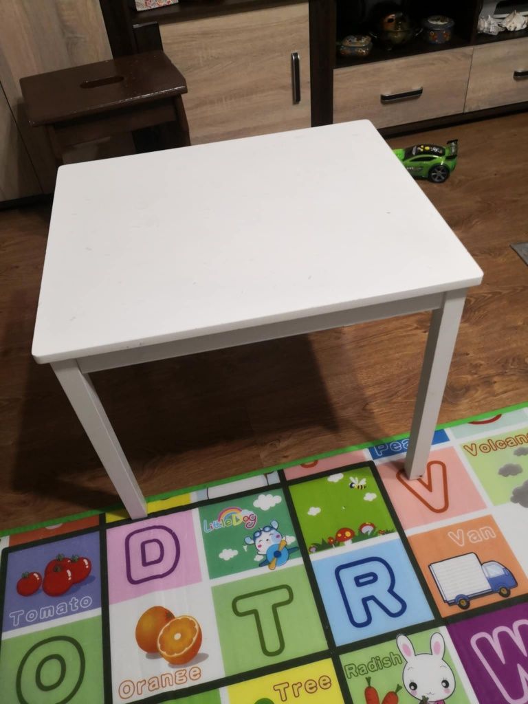 Stolik dla dziecka