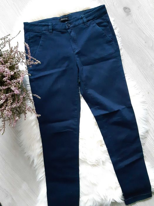 granatowe klasyczne spodnie cygaretki eleganckie Massimo Dutti S