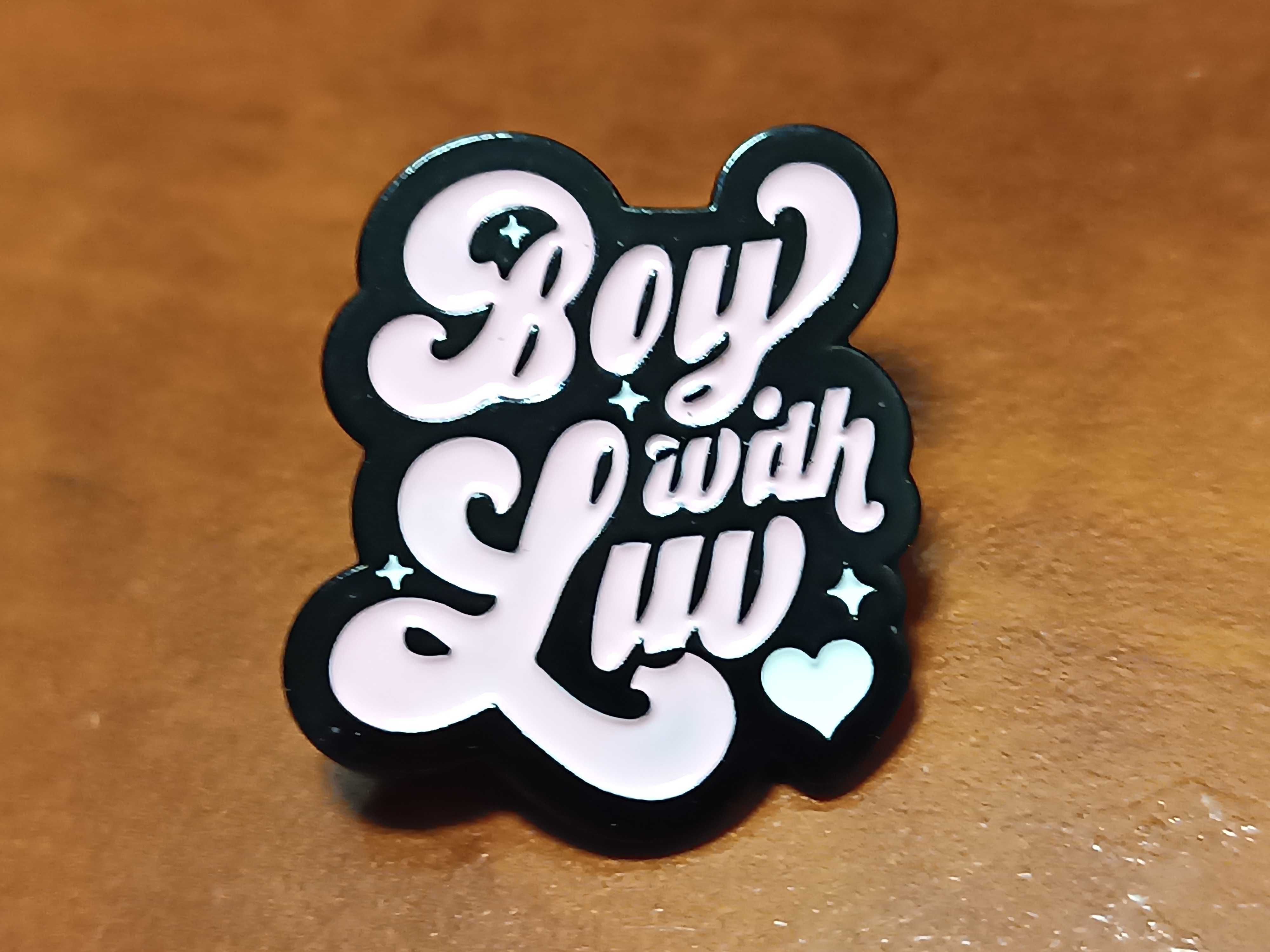 Przypinka, pin, do plecaka, na ubrania BTS Boy with Luv