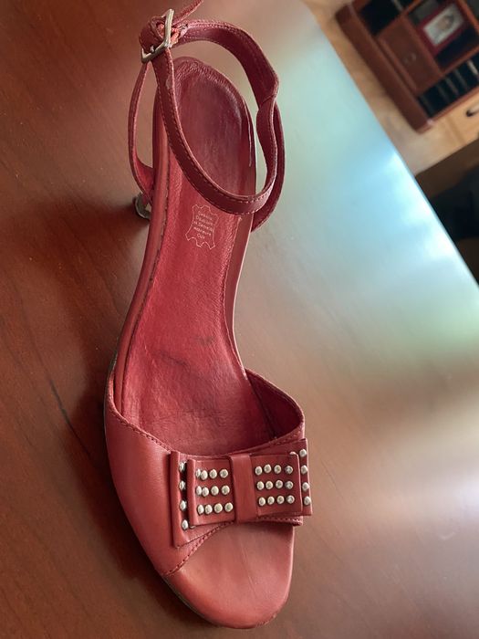 Sandałki czerwone Paris skora