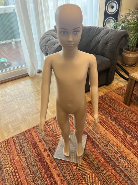 Manekin dziecięcy sklepowy 110 cm podstawa szklana