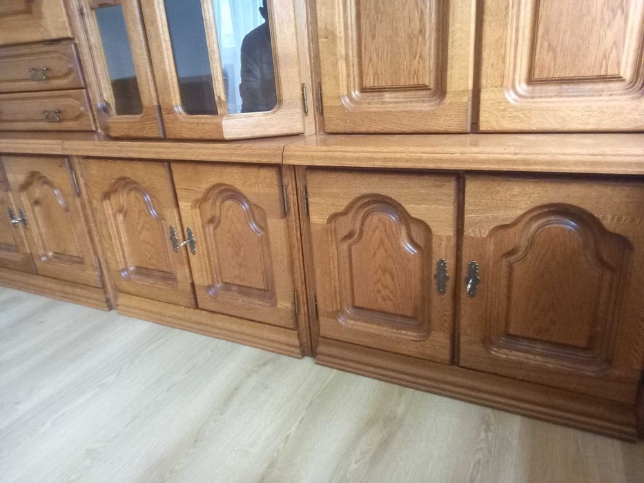 Witryna dębowa do salonu