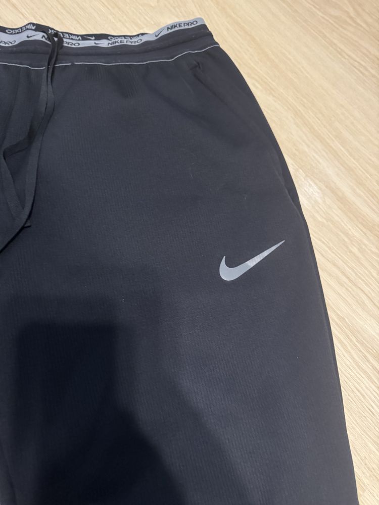 Spodnie NIKE Therma Sphere rozm XL