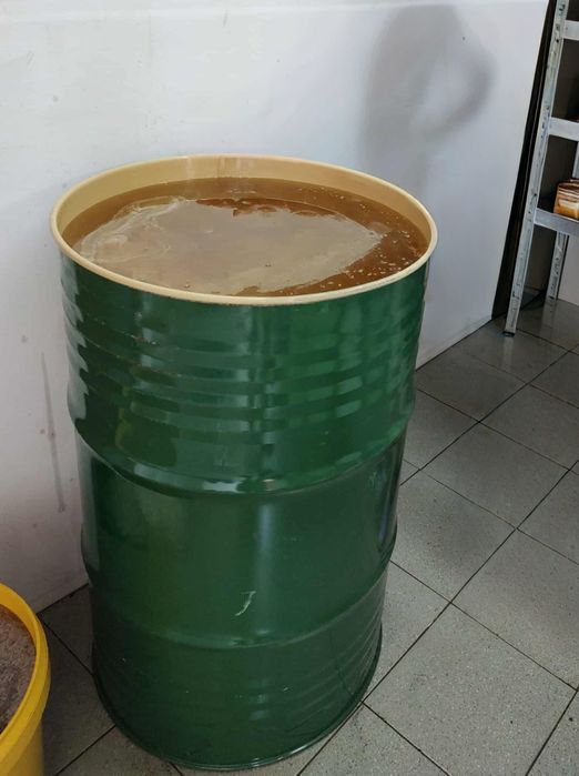 Miód rzepakowy w wiadrach 40 kg w beczce 270 kg
