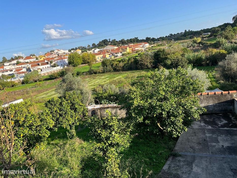 Casa para Recuperação em Vale de Açor - Oportunidade Única!