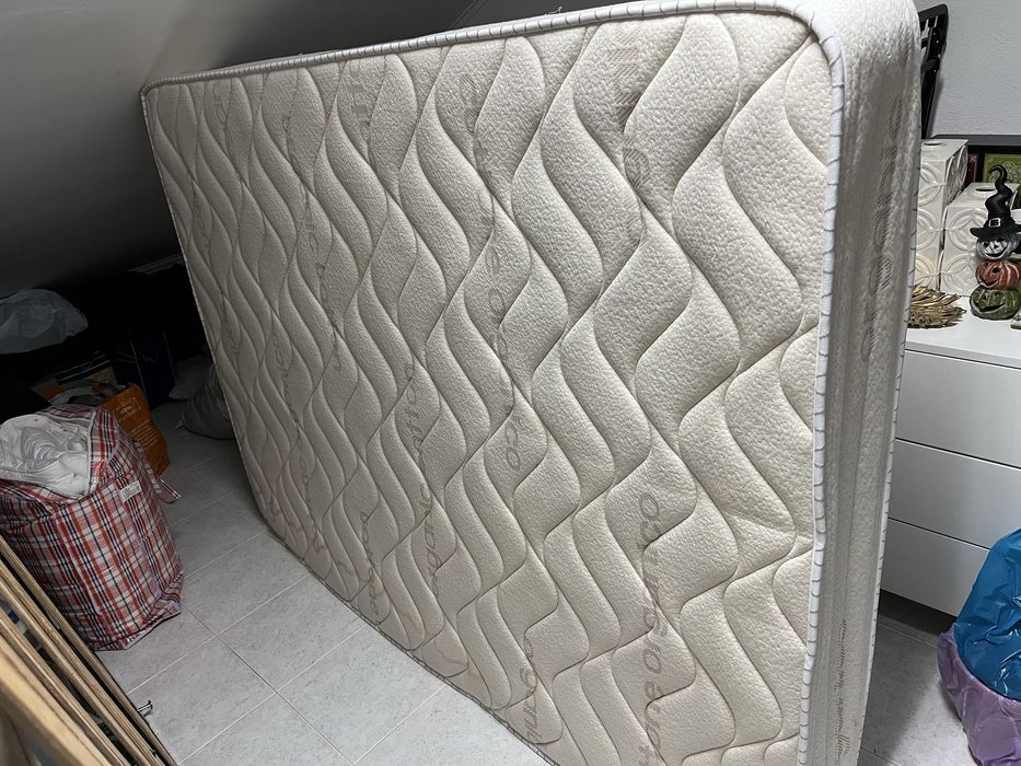 Colchao usado basicamente novo