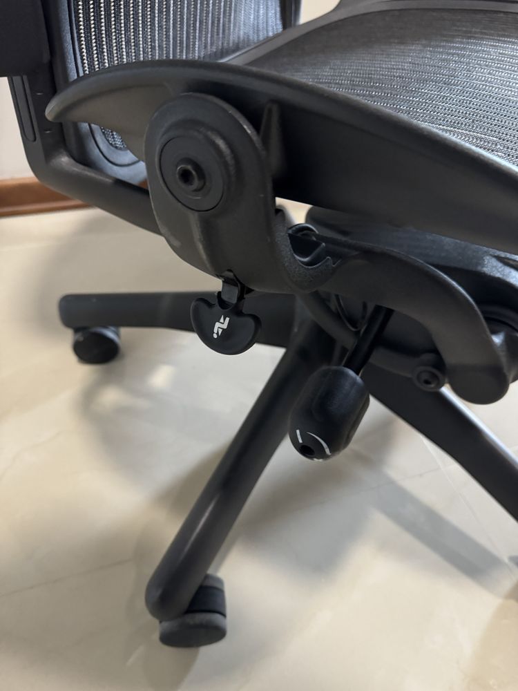 Herman miller aeron classic крісло офісне b/c