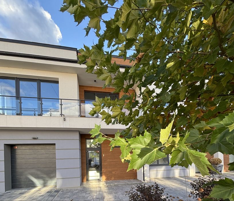 Продається будинок (таунхаус) з частковим ремонтом/ЗАКРИТЕ МІСТЕЧКО