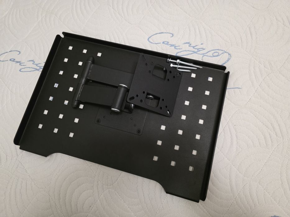 Подвесная полка для ноутбука с креплением на стену