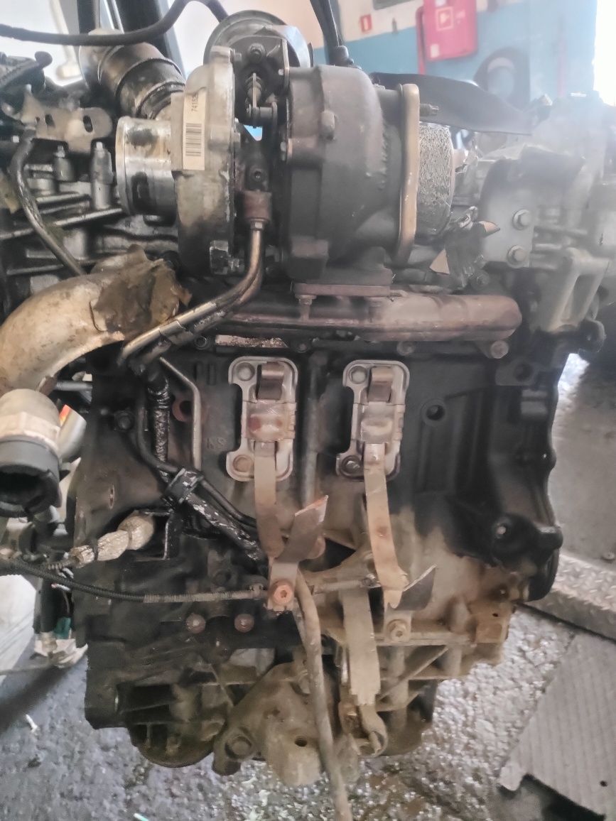 Renault silnik 2.0DCI M9R A 740 uszkodzony