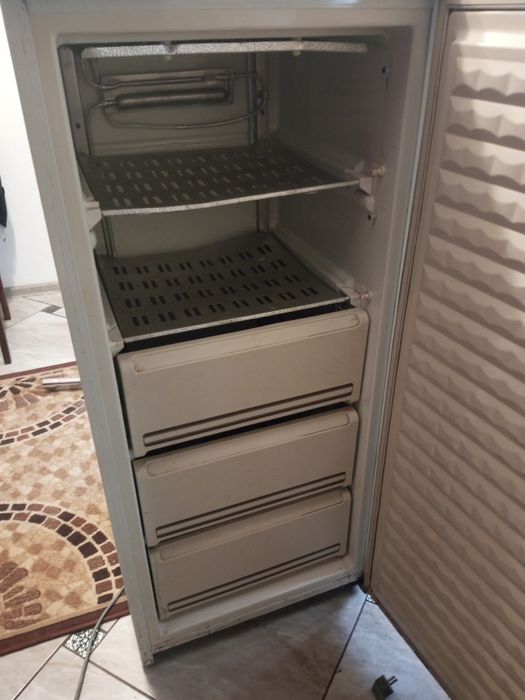 Продаємо морозилку, морозильну камеру