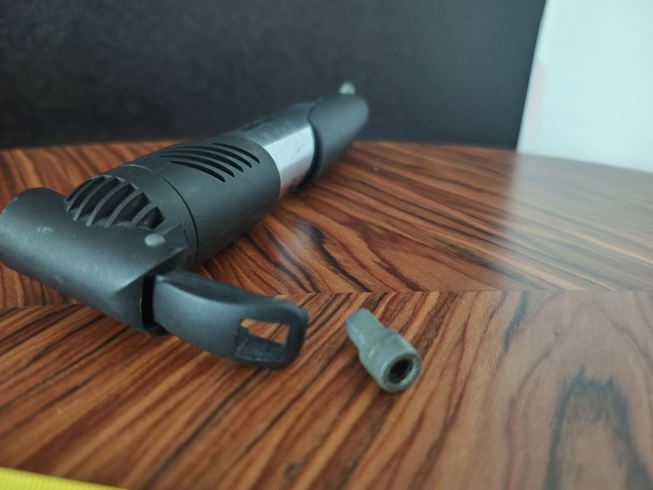 Pompka rowerowa mała / ręczna / teleskopowa / pod wentyl samochodowy